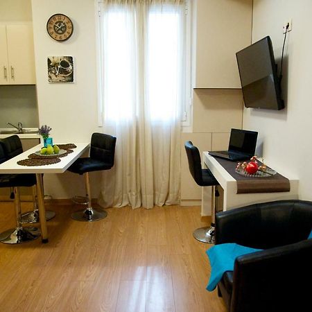 Stylish And Elegant Apts Apartment Атина Екстериор снимка