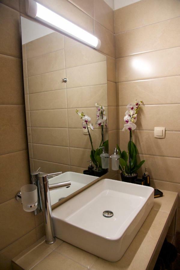 Stylish And Elegant Apts Apartment Атина Екстериор снимка