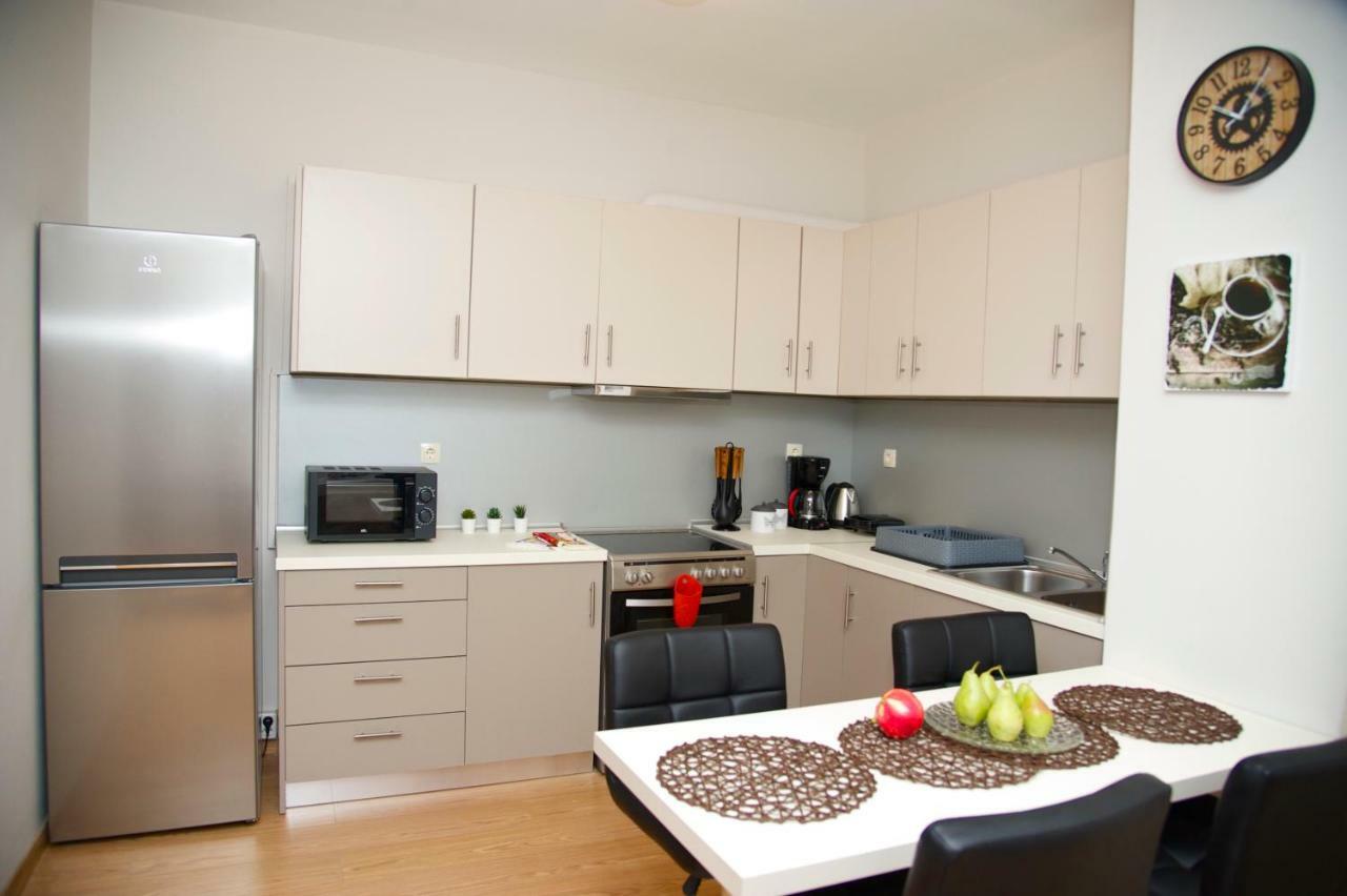 Stylish And Elegant Apts Apartment Атина Екстериор снимка