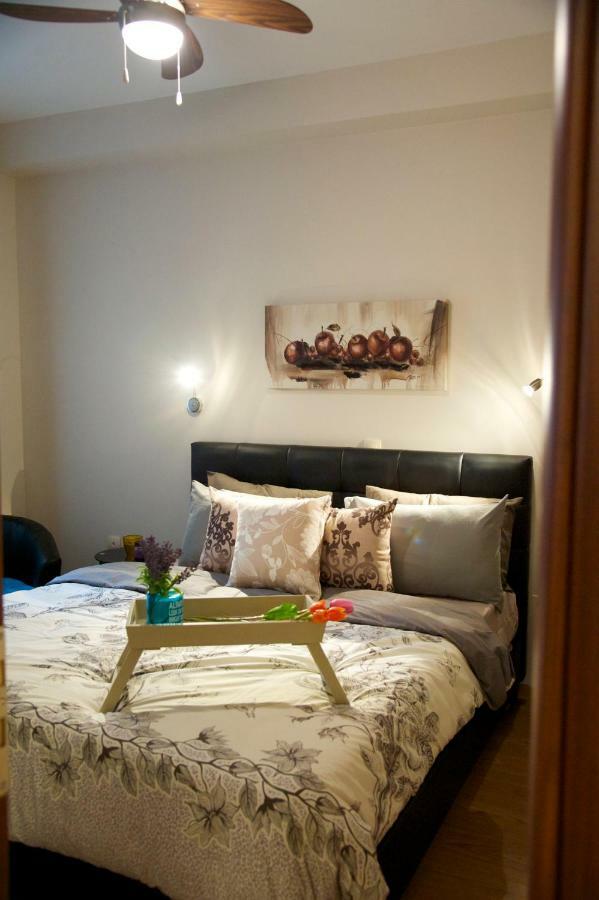 Stylish And Elegant Apts Apartment Атина Екстериор снимка